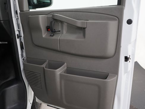 Used 2019 Chevrolet Express 2500 LS w/ Driver Convenience Package RWD image 11