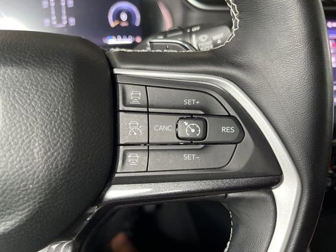 Used 2022 Jeep Grand Cherokee L Laredo w/ Luxury Tech Group I image 30