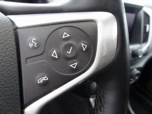 Used 2024 GMC Terrain SLT image 12