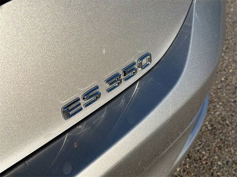 New 2025 Lexus ES 350 Ultra Luxury image 11