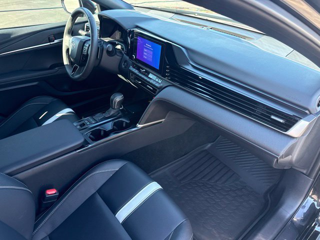 Used 2025 Toyota Camry SE w/ Convenience Package FWD image 15