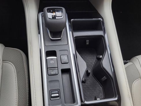 Certified 2025 Nissan Pathfinder SL w/ SL Premium Package image 32