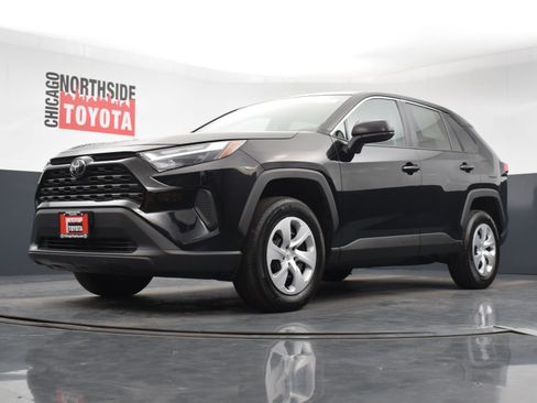 Used 2024 Toyota RAV4 LE AWD/4WD image 30