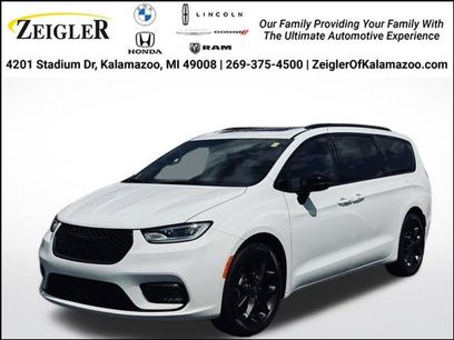 Used 2025 Chrysler Pacifica Limited