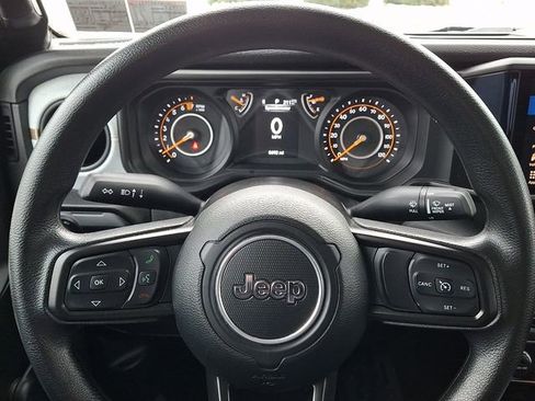 Used 2024 Jeep Gladiator Sport image 18