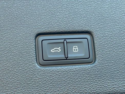 New 2025 Audi Q8 Premium image 66