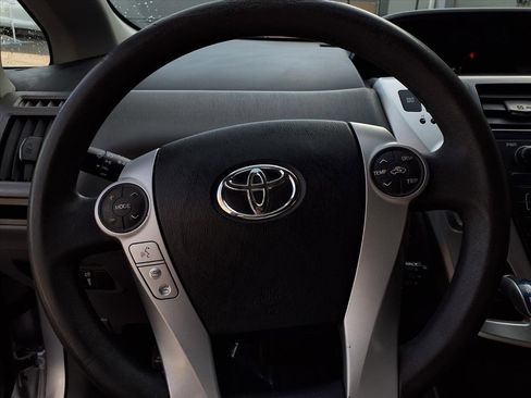 Used 2014 Toyota Prius V Three image 12