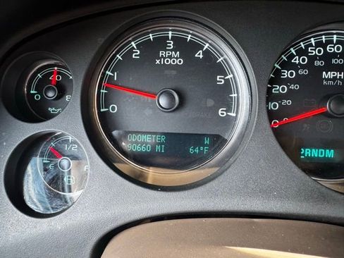 Used 2012 Chevrolet Avalanche LTZ AWD/4WD image 23