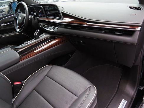 Used 2021 Cadillac Escalade Premium Luxury image 51