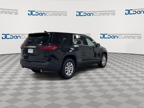 Used 2023 Chevrolet Traverse LS FWD image 8