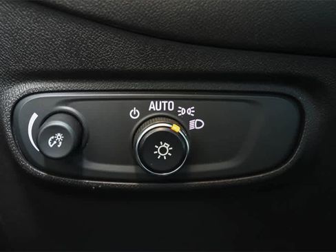 Used 2020 Chevrolet Equinox LS w/ LS Convenience Package image 23