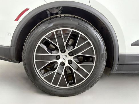 Certified 2025 Porsche Macan 4 Electric RWD image 13