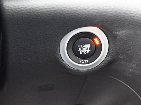 Used 2024 Chrysler Pacifica Limited w/ S Appearance Package image 34