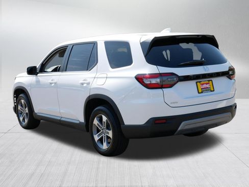Used 2025 Honda Pilot EX-L image 5