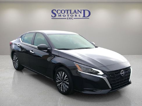 Used 2025 Nissan Altima 2.5 SV image 4