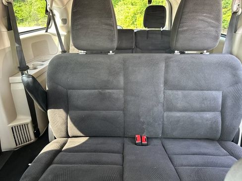 Used 2019 Dodge Grand Caravan SE FWD image 34