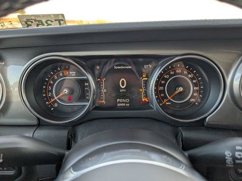 Used 2021 Jeep Wrangler Unlimited Sahara image 16
