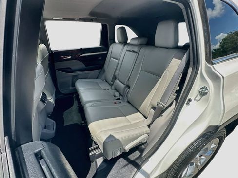 Used 2017 Toyota Highlander XLE FWD image 25