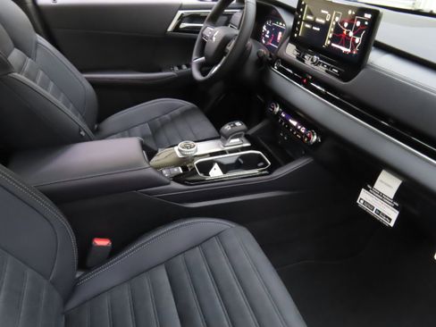 New 2025 Mitsubishi Outlander SE image 25