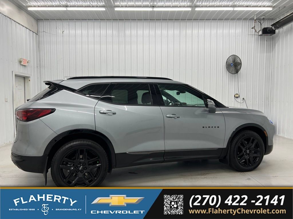 Used 2025 Chevrolet Blazer RS w/ Enhanced Convenience Package FWD image 2