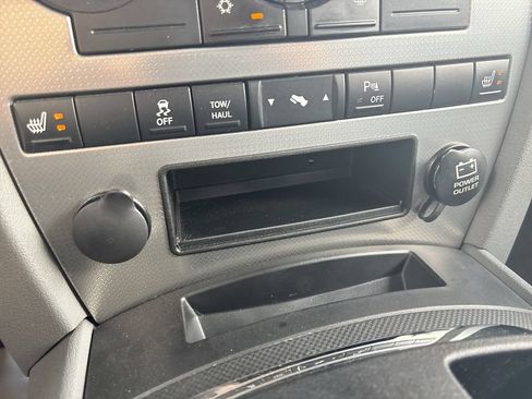Used 2006 Jeep Commander 4WD image 17