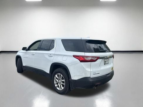 Used 2018 Chevrolet Traverse LS FWD image 2