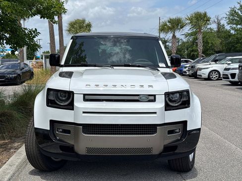 Used 2025 Land Rover Defender 110 X-Dynamic SE image 2