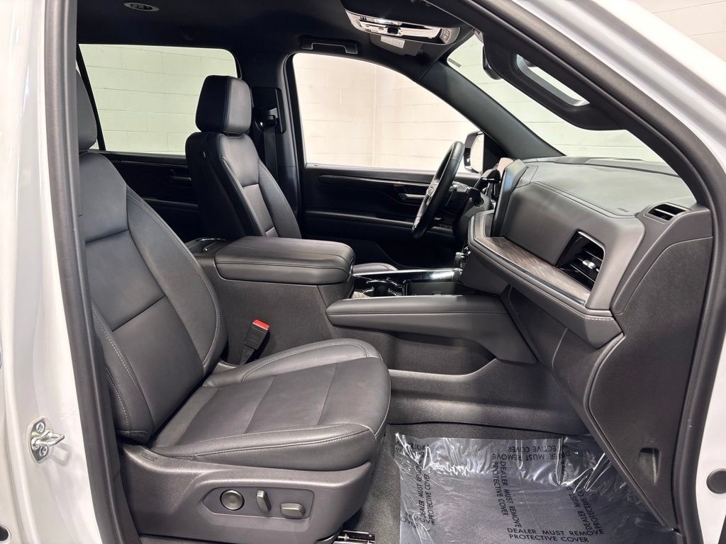 Used 2026 Chevrolet Suburban LT w/ Comfort Package AWD/4WD image 10