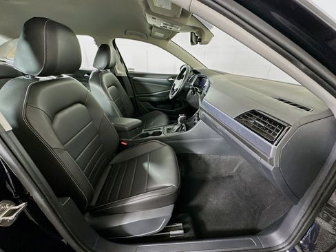 Used 2024 Volkswagen Jetta SE image 29