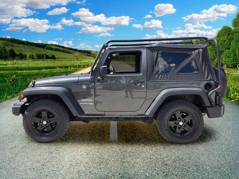 Used 2018 Jeep Wrangler Sport AWD/4WD image 3