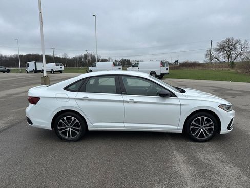 Used 2025 Volkswagen Jetta Sport FWD image 8