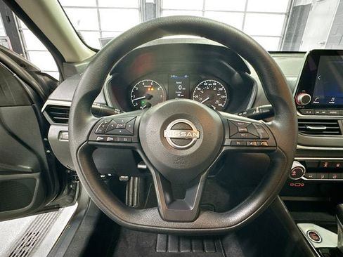 Certified 2025 Nissan Altima 2.5 S image 9