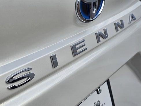 Certified 2025 Toyota Sienna Platinum image 7