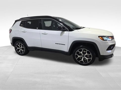 Certified 2025 Jeep Compass Limited AWD/4WD image 9