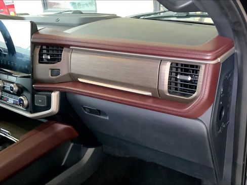 Certified 2023 Ford Expedition Limited image 18