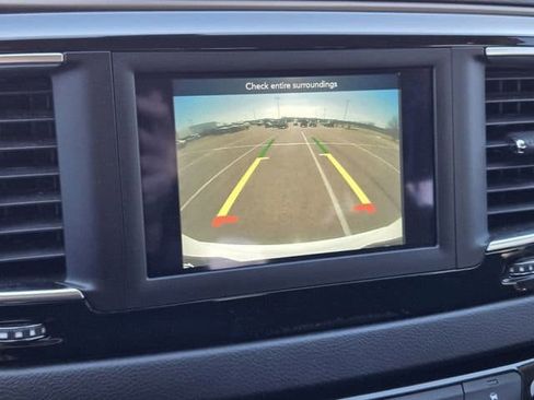 Used 2018 Chrysler Pacifica L image 19