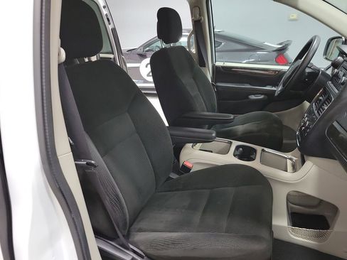 Used 2016 Dodge Grand Caravan SXT image 28