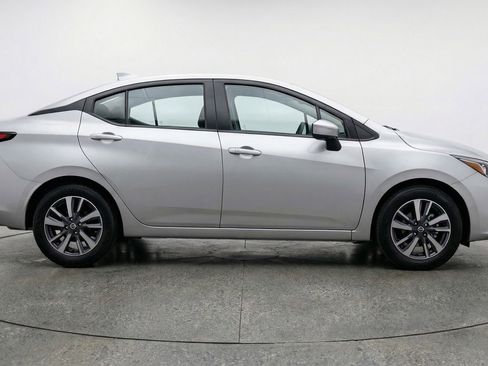 Used 2025 Nissan Versa SV image 11
