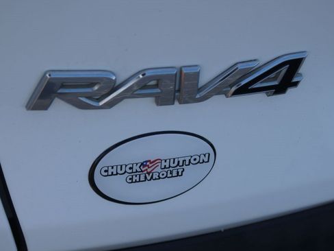 Used 2019 Toyota RAV4 XLE w/ Convenience Package FWD image 18