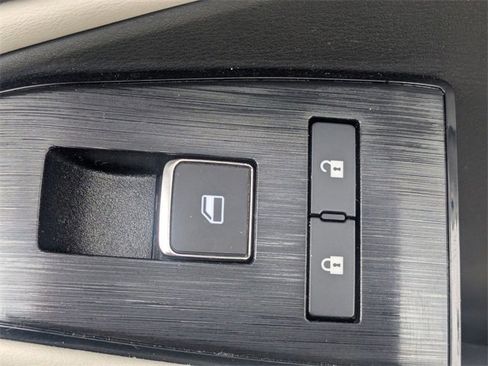 Used 2023 Nissan Rogue SL w/ SL Premium Package image 34