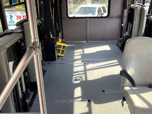 Used 2015 Chevrolet Express 3500 w/ Shuttle Bus Package image 31