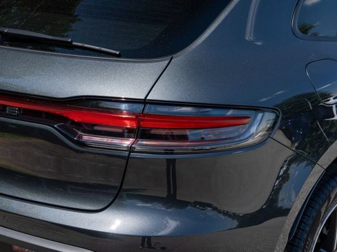 Certified 2025 Porsche Macan AWD/4WD image 14
