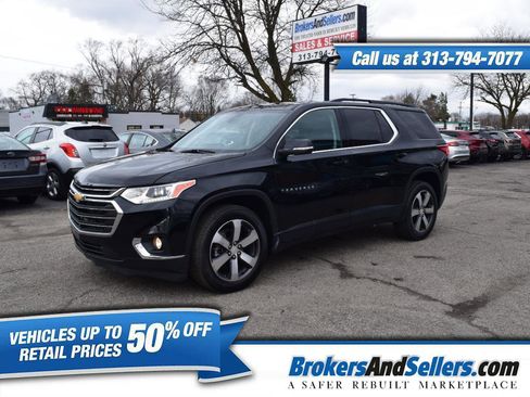 Used 2021 Chevrolet Traverse LT w/ LT Premium Package image 1
