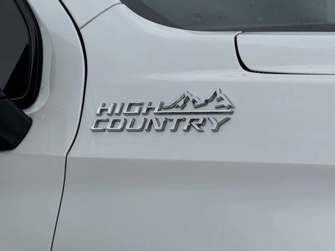 Used 2025 Chevrolet Tahoe High Country image 9