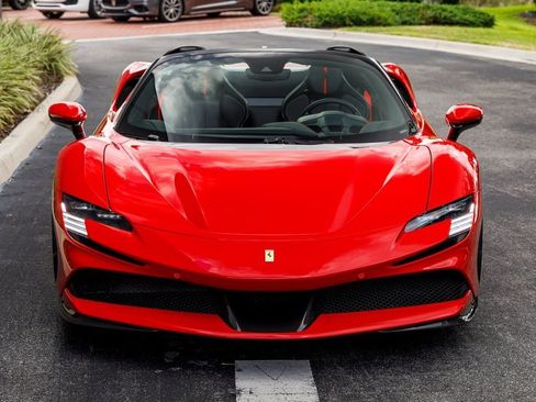Used 2022 Ferrari SF90 Spider image 9