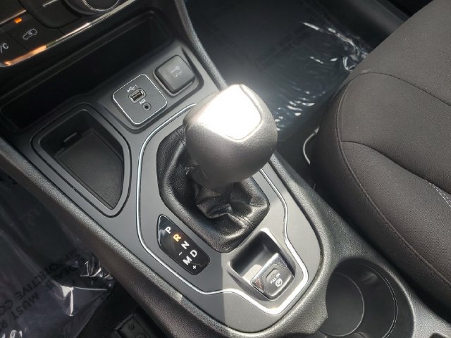 Used 2019 Jeep Cherokee Latitude w/ Popular Appearance Group FWD image 23