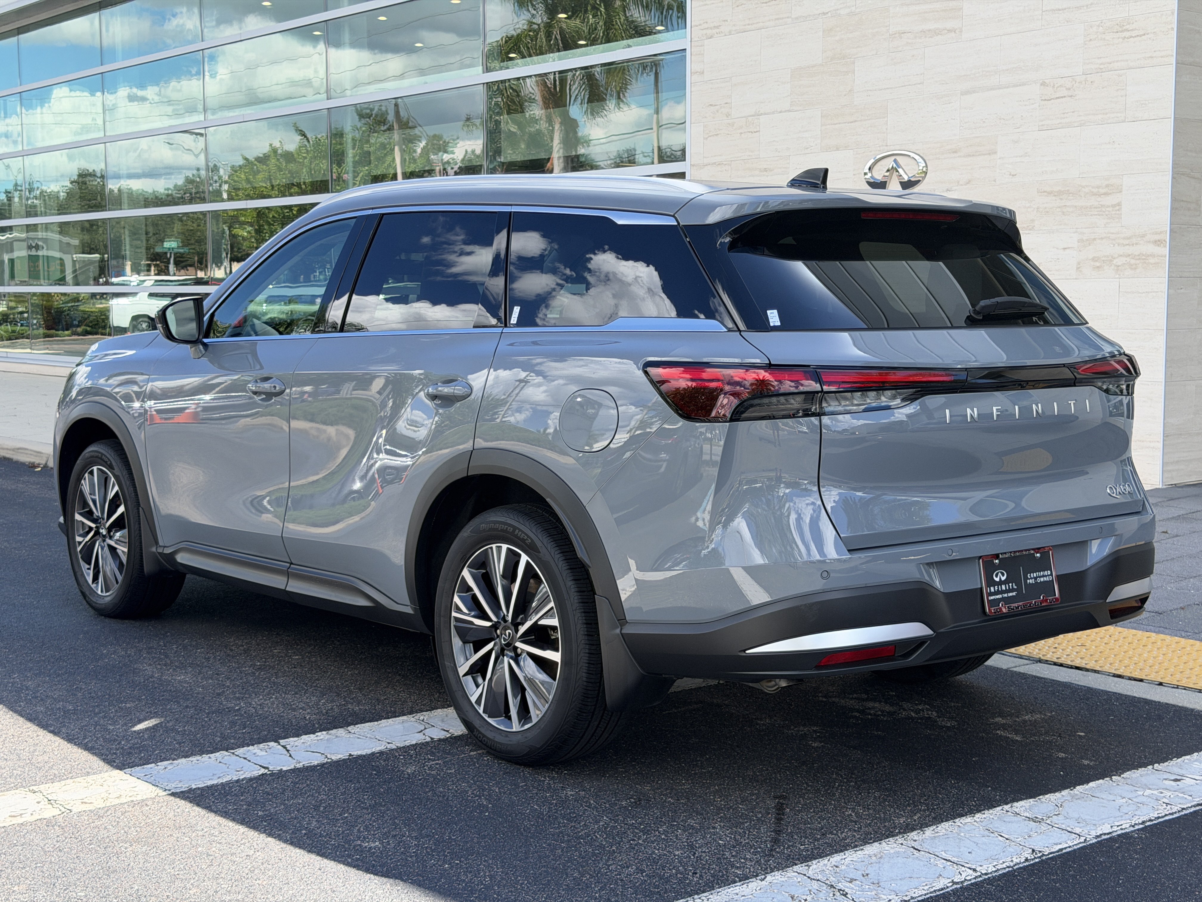 Certified 2027 INFINITI QX60 Luxe w/ Cargo Package FWD image 5