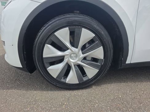 Used 2023 Tesla Model Y Long Range AWD/4WD image 28