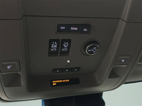 Used 2018 GMC Yukon Denali w/ Open Road Package image 34