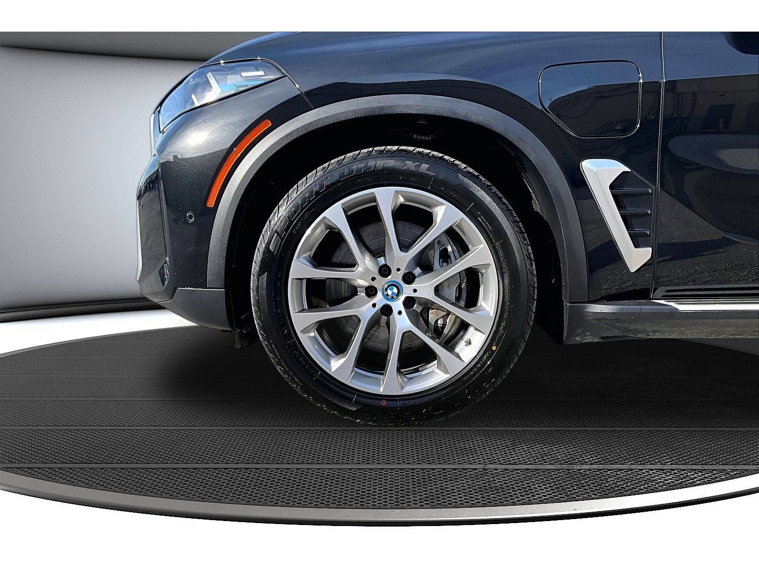 Used 2025 BMW X5 xDrive50e AWD/4WD image 52